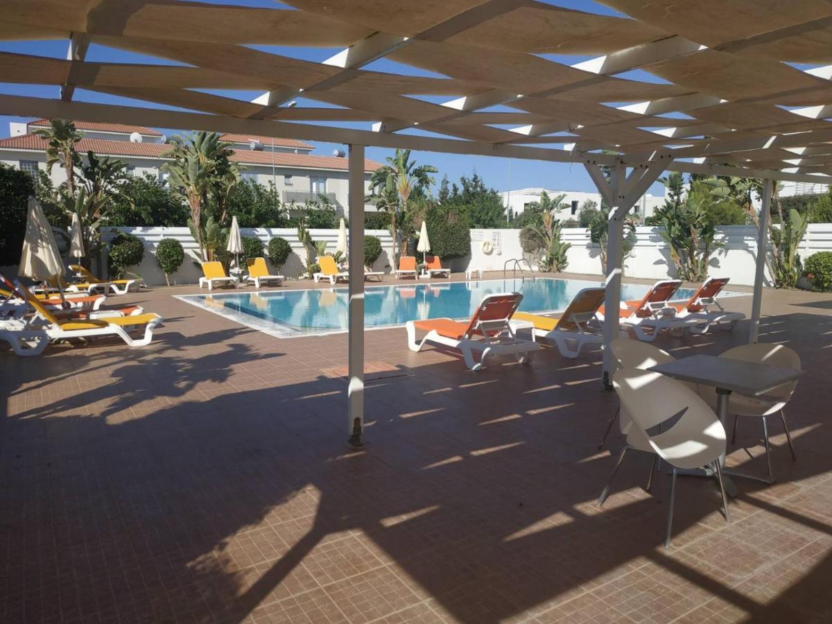 Cosy Apartment In A Luxury Resort Paralimni Buitenkant foto