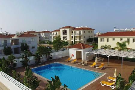 Cosy Apartment In A Luxury Resort Paralimni Buitenkant foto